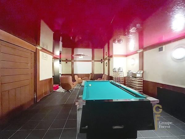 Maison aux grands volumes avec véranda, piscine et magnifique jardin