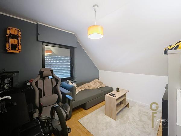 Maison aux grands volumes avec véranda, piscine et magnifique jardin