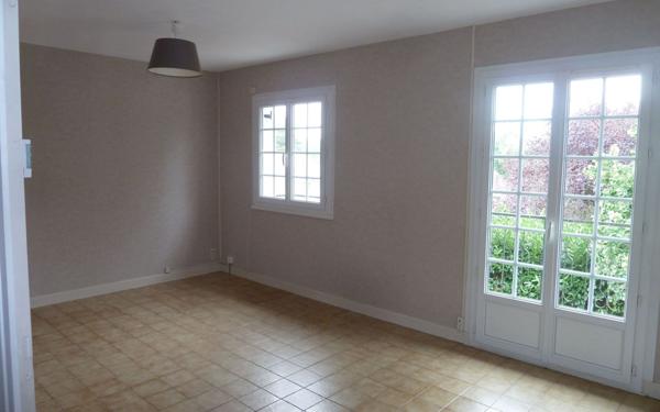 Maison à vendre    3 pièces •  Lye