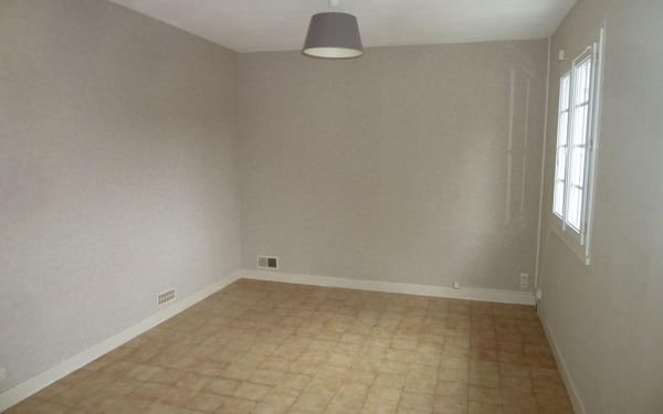 Maison à vendre    3 pièces •  Lye