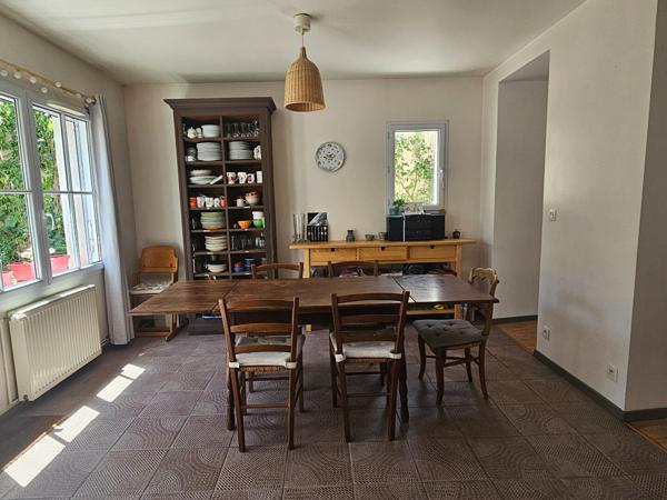 Maison de caractère avec jardin et stationnement 133 m2. Quartier Paul Bert à Tours