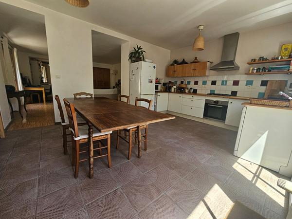 Maison de caractère avec jardin et stationnement 133 m2. Quartier Paul Bert à Tours