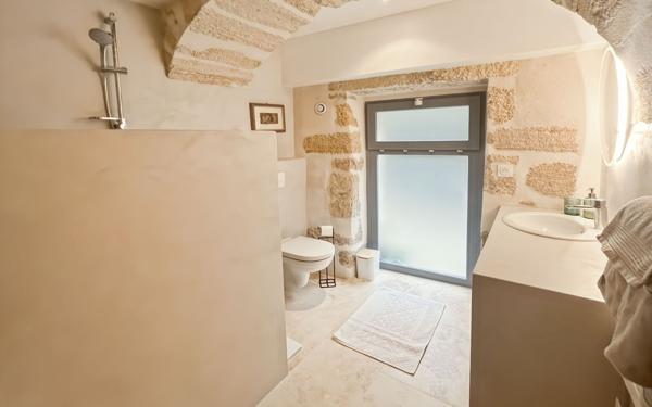 Maison à vendre    6 pièces •  Uzès