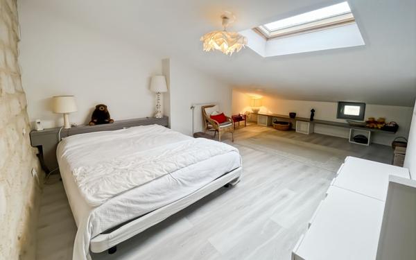 Maison à vendre    6 pièces •  Uzès