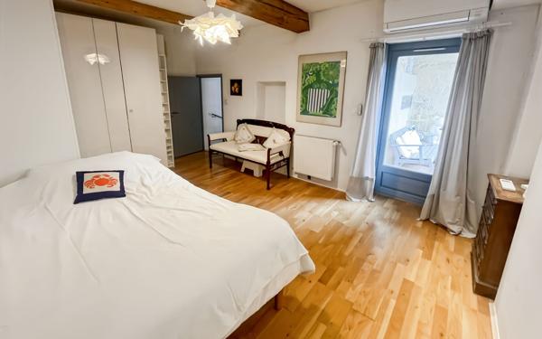Maison à vendre    6 pièces •  Uzès