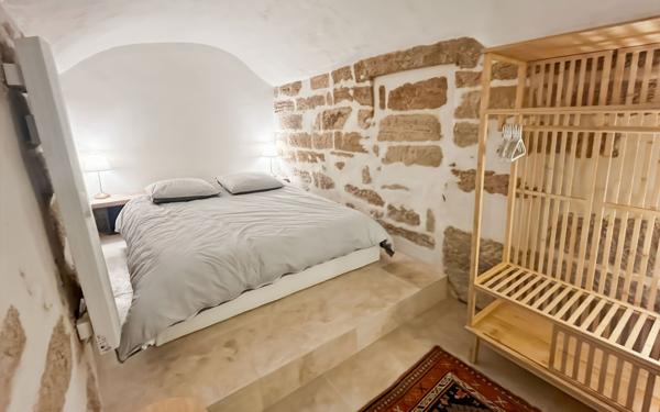 Maison à vendre    6 pièces •  Uzès