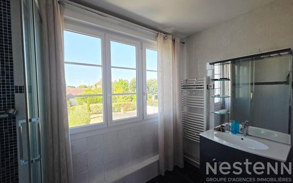 Maison familiale avec piscine, jardin clos et espace de détente à 15 min du centre du Mans