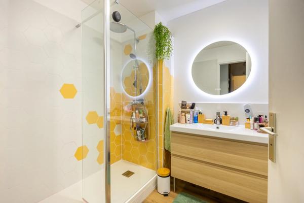 ***VISITE VIRTUELLE DISPONIBLE – MARSEILLE 11ÈME – PARC DE CLAIRVILLE – 3 DERNIER ÉTAGE – CHARME, LUMIÈRE ET VOLUMES RARES – TERRASSES – AUCUN TRAVAUX***