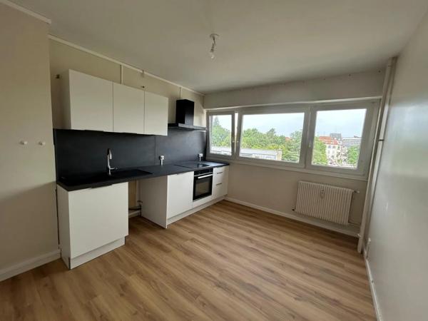 Appartement à louer 5 pièces 94.95m² Montbéliard (25200)