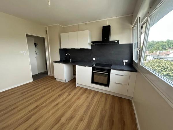 Appartement à louer 5 pièces 94.95m² Montbéliard (25200)