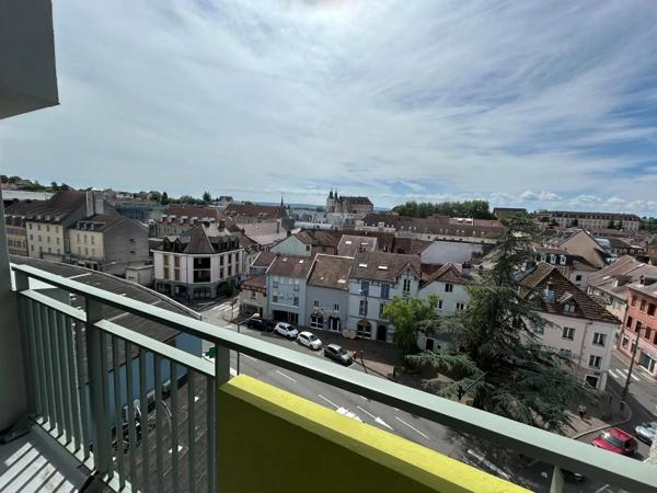 Appartement à louer 5 pièces 94.95m² Montbéliard (25200)
