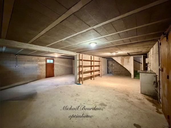Maison sur sous-sol – 2 chambres – Environnement calme – 1000 m2 de Terrain clos