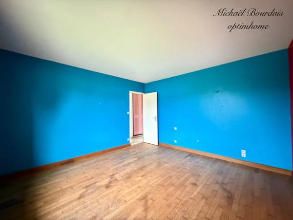 Maison sur sous-sol – 2 chambres – Environnement calme – 1000 m2 de Terrain clos