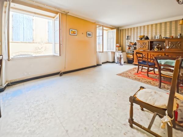 Tarascon (13150) Maison de ville à Tarascon à gros potentiel