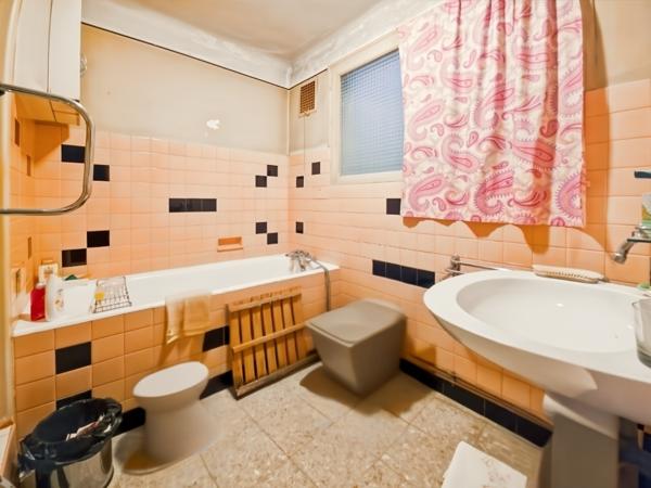 Tarascon (13150) Maison de ville à Tarascon à gros potentiel