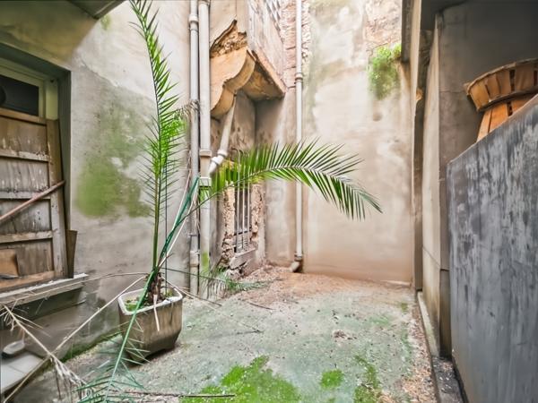 Tarascon (13150) Maison de ville à Tarascon à gros potentiel