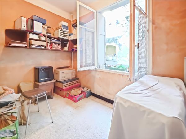 Tarascon (13150) Maison de ville à Tarascon à gros potentiel