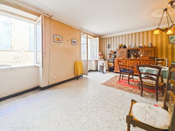 Tarascon (13150) Maison de ville à Tarascon à gros potentiel