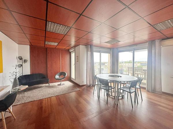 Toulouse – Boulevard d’Atlanta – Bureaux lumineux avec terrasses et 4 stationnements privatifs