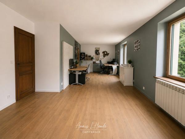 PROPRIÉTÉ D’EXCEPTION – PRÈS DE 300 m² – 2,7 HECTARES – INSTALLATIONS EQUESTRES - LOGEMENTS INDEPENDANTS