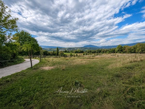PROPRIÉTÉ D’EXCEPTION – PRÈS DE 300 m² – 2,7 HECTARES – INSTALLATIONS EQUESTRES - LOGEMENTS INDEPENDANTS
