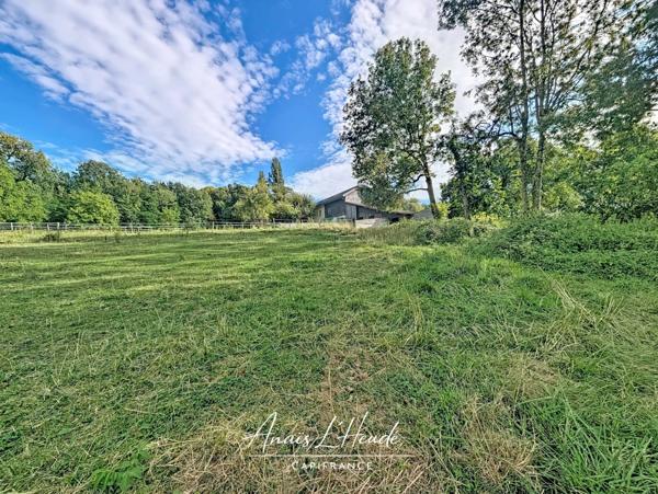 PROPRIÉTÉ D’EXCEPTION – PRÈS DE 300 m² – 2,7 HECTARES – INSTALLATIONS EQUESTRES - LOGEMENTS INDEPENDANTS