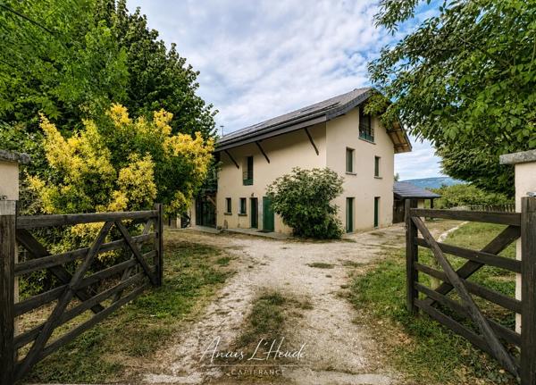 PROPRIÉTÉ D’EXCEPTION – PRÈS DE 300 m² – 2,7 HECTARES – INSTALLATIONS EQUESTRES - LOGEMENTS INDEPENDANTS