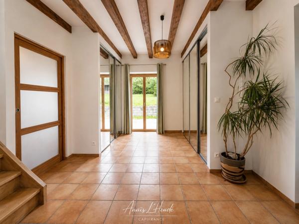 PROPRIÉTÉ D’EXCEPTION – PRÈS DE 300 m² – 2,7 HECTARES – INSTALLATIONS EQUESTRES - LOGEMENTS INDEPENDANTS