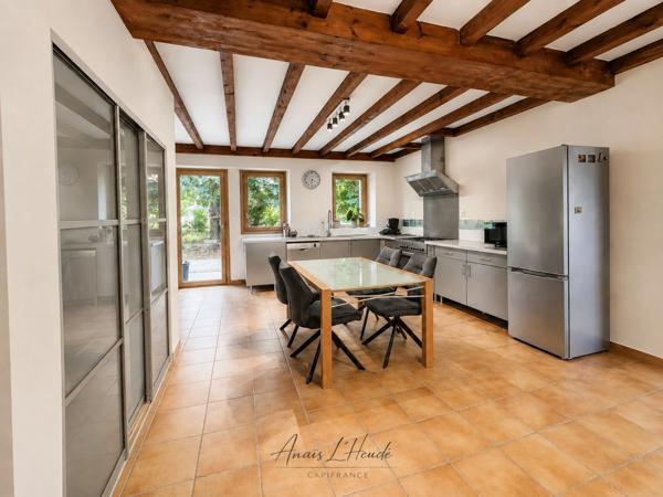 PROPRIÉTÉ D’EXCEPTION – PRÈS DE 300 m² – 2,7 HECTARES – INSTALLATIONS EQUESTRES - LOGEMENTS INDEPENDANTS