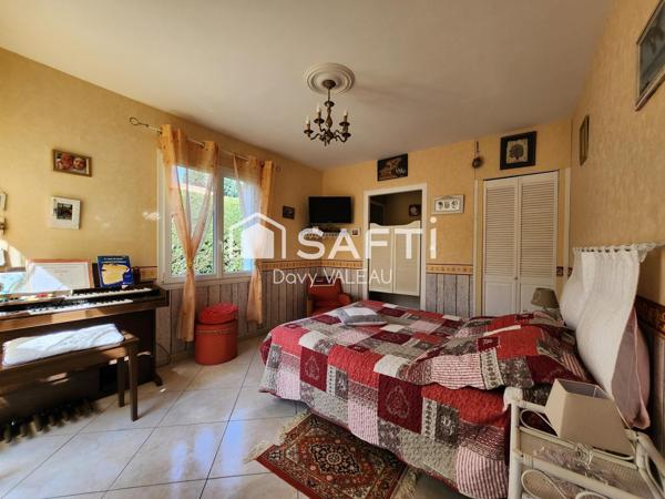 Maison de 188m² sur 980M² de terrain à CHANTONNAY au calme.