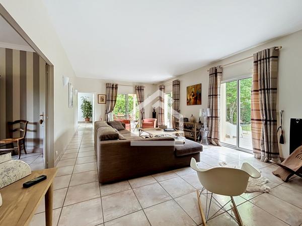 Maison 7 pièce(s) 5 chambre(s) 218 m²