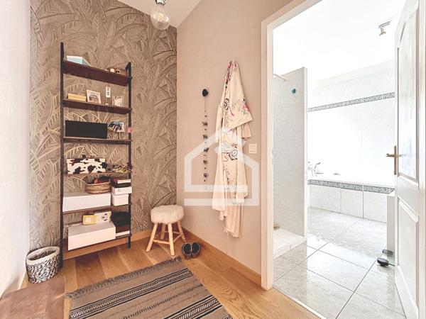 Maison 7 pièce(s) 5 chambre(s) 218 m²