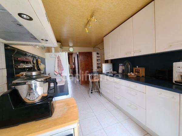 Maison de ville 5 pièces, 3 chambres MATHA (17)