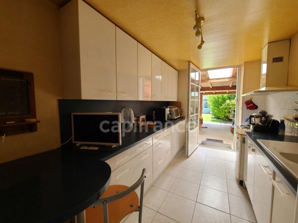 Maison de ville 5 pièces, 3 chambres MATHA (17)