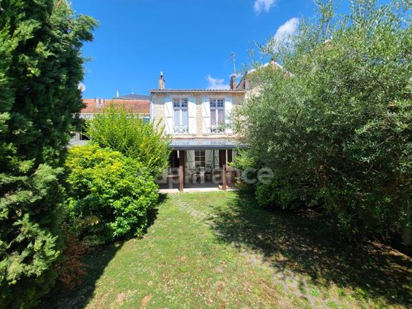 Maison de ville 5 pièces, 3 chambres MATHA (17)