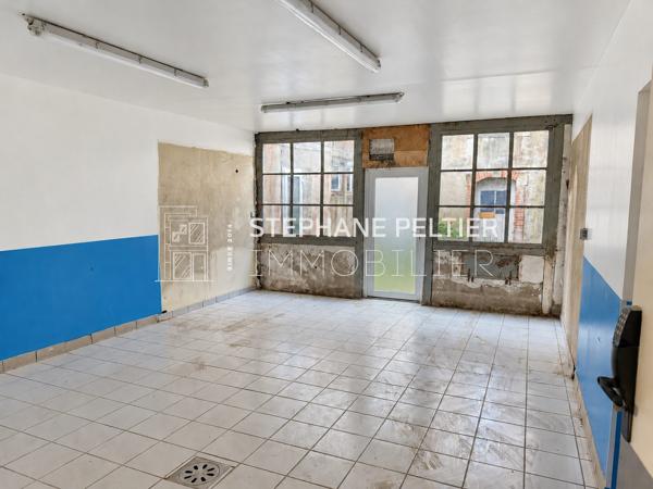 Entrepot / Bureau à Rehabiliter