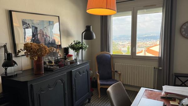 Saint-Étienne (42100) Maison 6 pièces 150m² sur une parcelle de 500m² avec terrasse et jacuzzi quartier jardin des plantes à St Etie