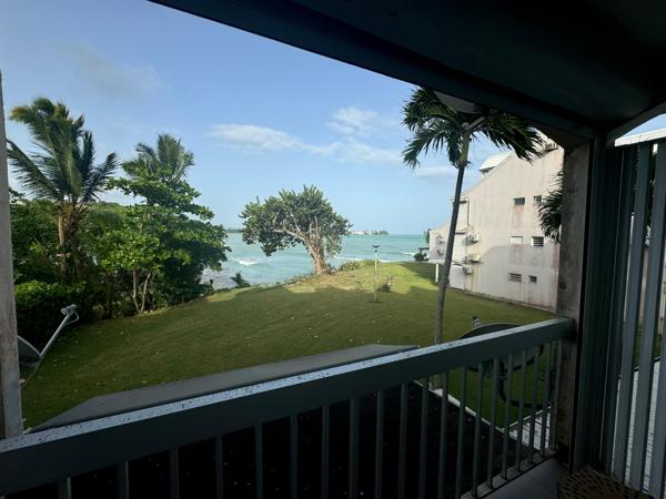 Bas du fort vue mer T2