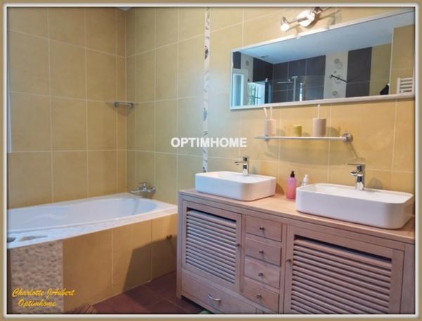 Maison à vendre 7 pièces Proche de BAIGNES SAINTE RADEGONDE (16)