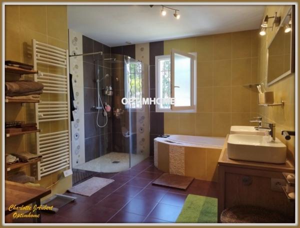 Maison à vendre 7 pièces Proche de BAIGNES SAINTE RADEGONDE (16)