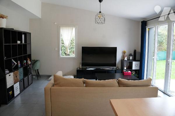 Maison  de plain pied avec 3 chambres, garage et terrain