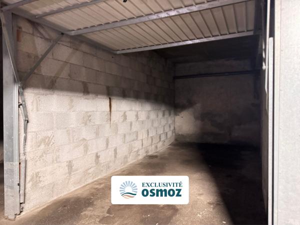 Garage à quelques pas du port de plaisance !