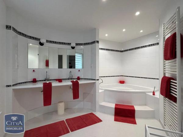 Maison à louer 4 pièces 183m²