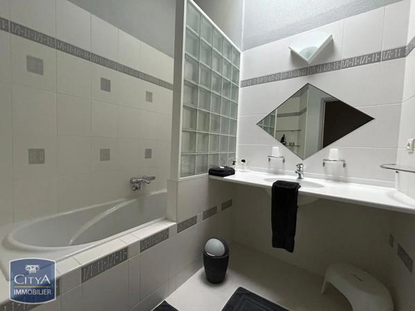 Maison à louer 4 pièces 183m²