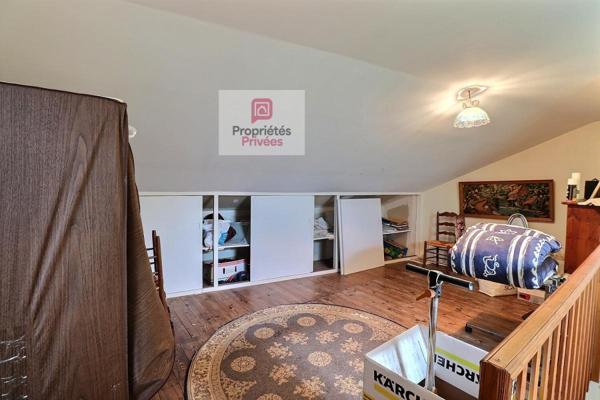 Maison de ville de 159 m2 sur 2 niveaux avec beau jardin paysager - atelier attenant - garage et dépendance