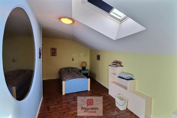 Maison de ville de 159 m2 sur 2 niveaux avec beau jardin paysager - atelier attenant - garage et dépendance