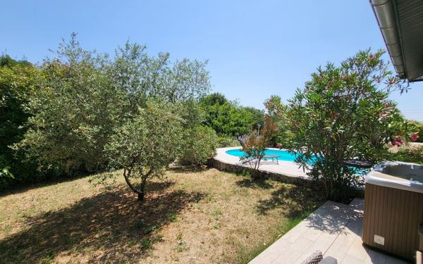 Maison à vendre    6 pièces •  Joyeuse