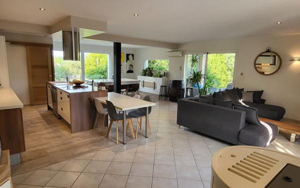 Maison à vendre    6 pièces •  Joyeuse