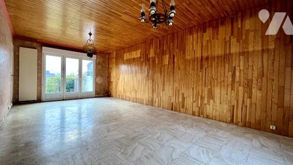 Maison de village à rénover avec garage