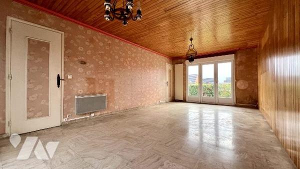 Maison de village à rénover avec garage